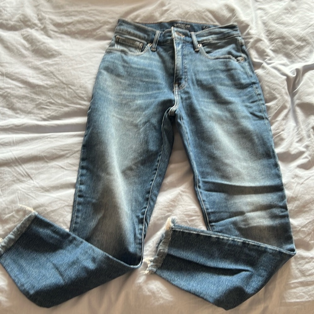 Lucky brand 6/28 waist women’s stretchy ankly cut off jeans never worn